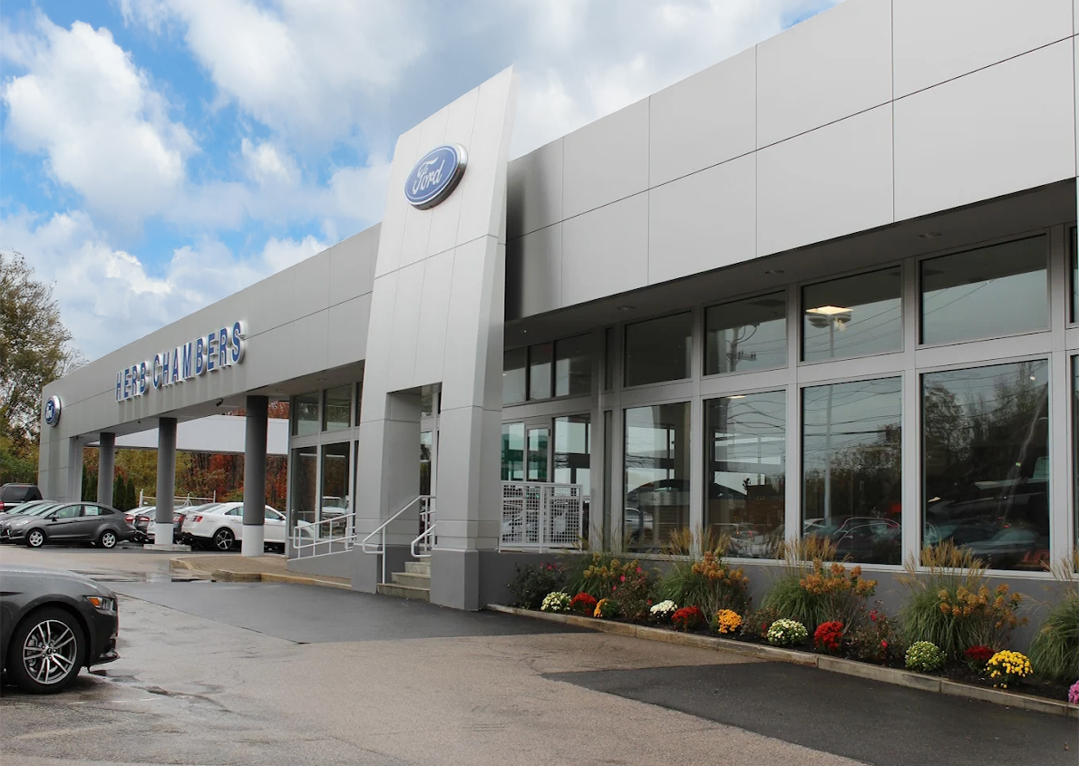 HC Ford Braintree storefront 1190